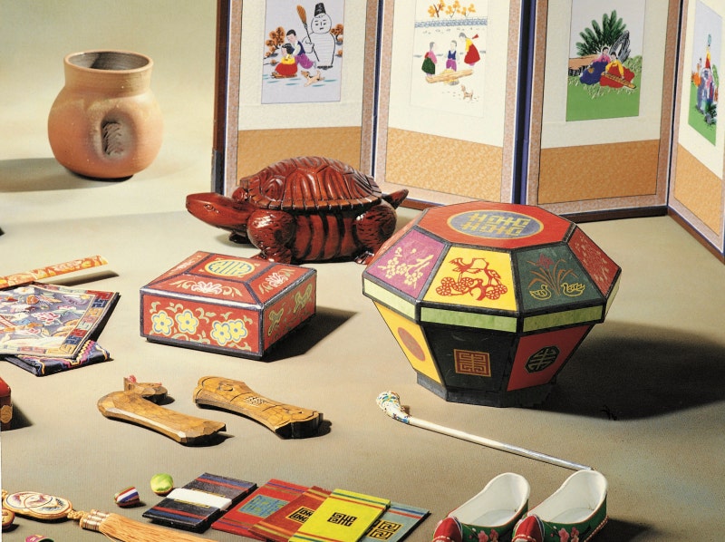 Traditional Korean lacquered crafts, folding screen and painted boxes from Insadong