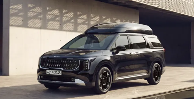 Extérieur du Kia Carnival utilisé pour les circuits privés