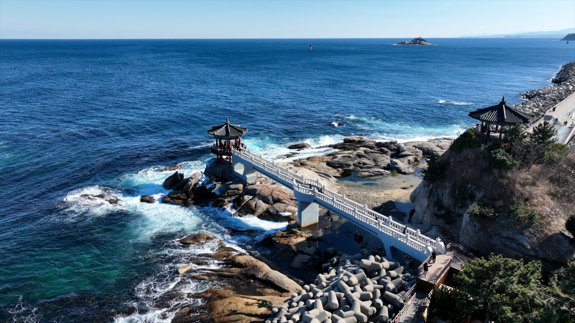 Seoul-Sokcho Seoraksan Mountain Scenic View & Beach Healing Van Tour