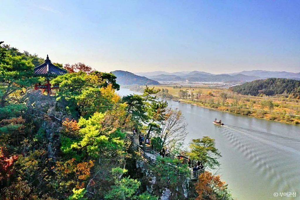 Pavilion on the Nakhwaam cliff above the Baengmagang River with autumn foliage