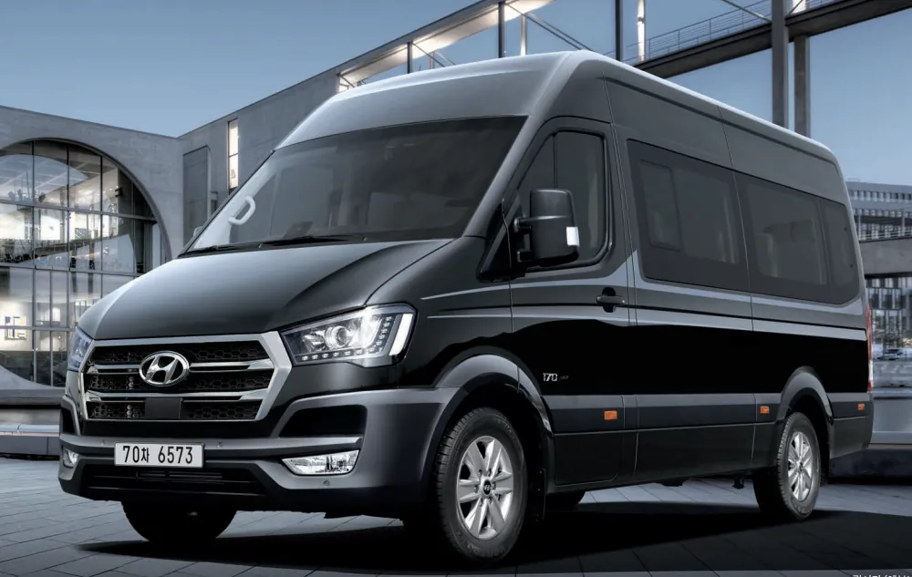 Hyundai Solati private minibus exterior