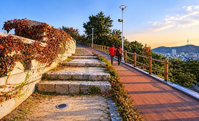 Sunset walk along the Seoul City Wall with a private guide